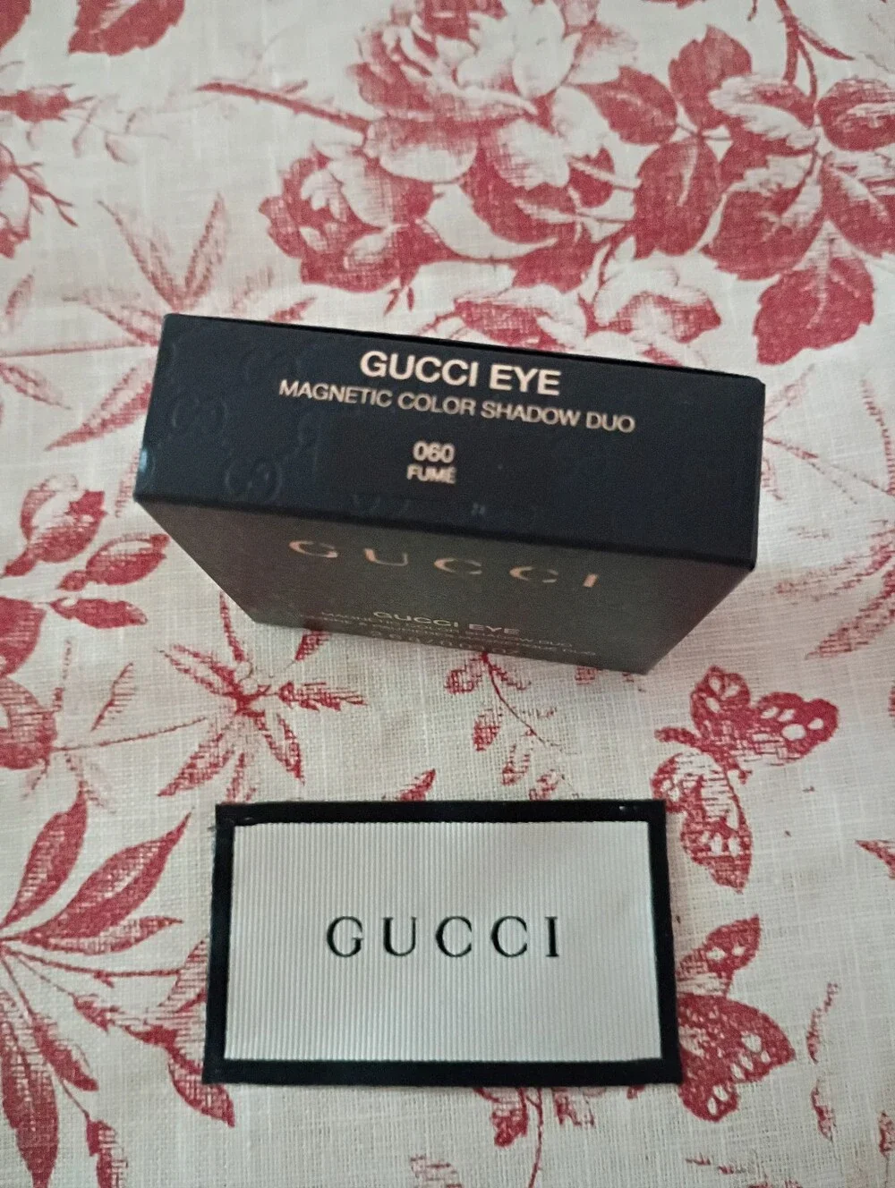 Gucci Eye Shadow Duo in Taupe & Deep Brown Compact